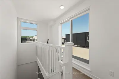 Condo Townhouse in Burlington