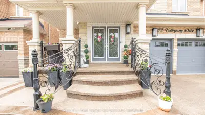 22 Valleyway Drive, Brampton, On L6x 5g3