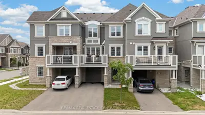 Att/Row/Townhouse in Milton