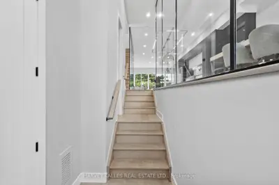 32 Albright Avenue, Toronto, On M8w 1x1