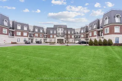 Condo Apartment in Oakville