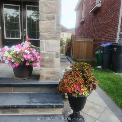 18 Provost Trail Lower, Brampton, On L6y 6e7