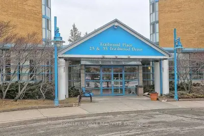 Common Element Condo in Mississauga