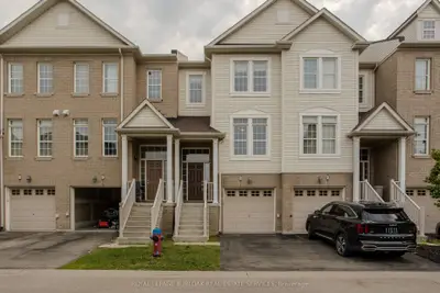 Condo Townhouse in Burlington