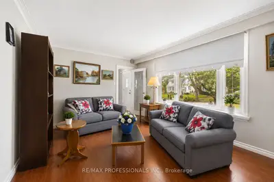 15 Huntsmoor Road, Toronto, On M9w 3r4
