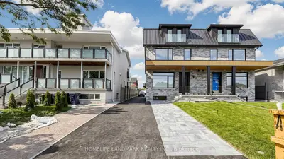 Att/Row/Townhouse in Toronto