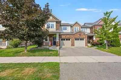 Att/Row/Townhouse in Milton