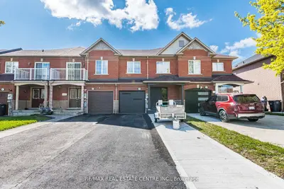 Att/Row/Townhouse in Brampton