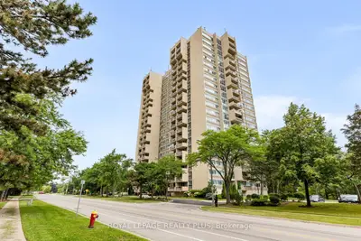 Condo Apartment in Oakville