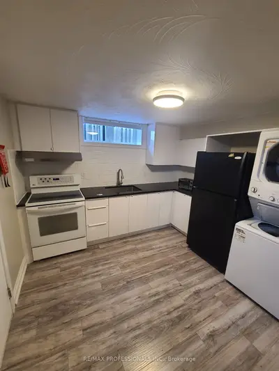 1176 Alexandra Avenue Basement, Mississauga, On L5e 2a5
