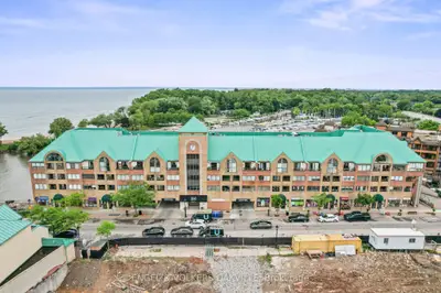 Condo Apartment in Oakville