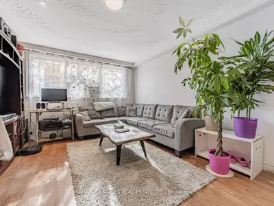 6 Carrington Avenue, Toronto, On M6e 2c3