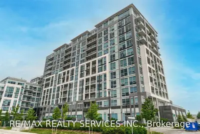 Condo Apartment in Milton