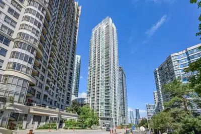 Condo Apartment in Mississauga