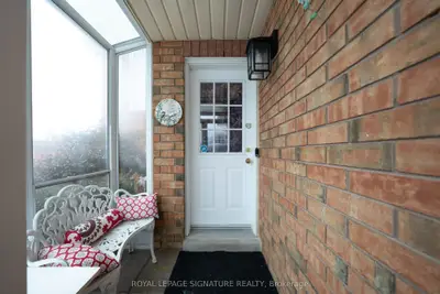 687 Twain Avenue, Mississauga, On L5w 1k7