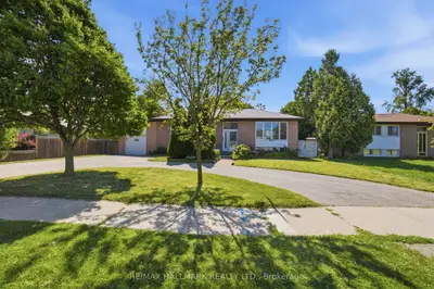 1392 Rebecca Street, Oakville, On L6l 1z5