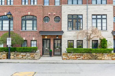 21 Ruby Lang Lane, Toronto, On M8z 0b8