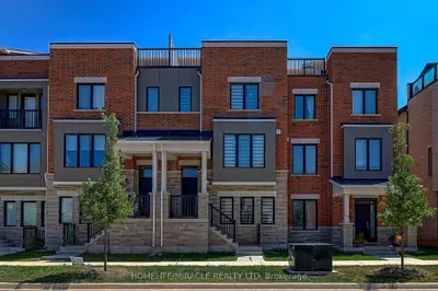 Att/Row/Townhouse in Oakville