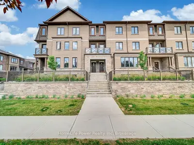 Condo Townhouse in Milton