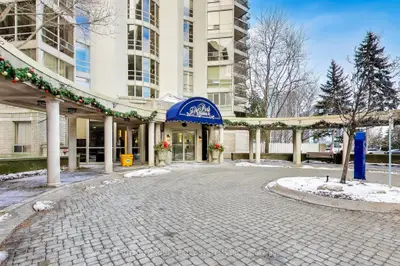45 Kingsbridge Garden Circle N 3307, Mississauga, On L5r 3k4