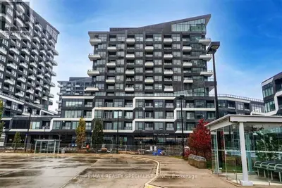 Condo Apartment in Oakville