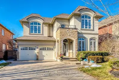 Detached in Oakville