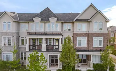 Att/Row/Townhouse in Oakville