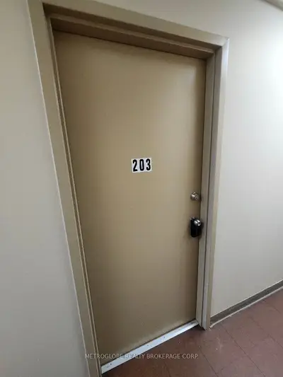 2395 Cawthra Road 203, Mississauga, On L5a 2w8