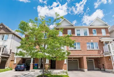 Att/Row/Townhouse in Milton