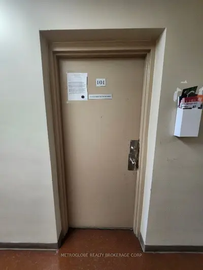 2399 Cawthra Road 101, Mississauga, On L5a 2w8