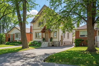 32 Green Lanes, Toronto, On M8z 4v6