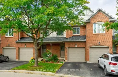 Condo Townhouse in Burlington