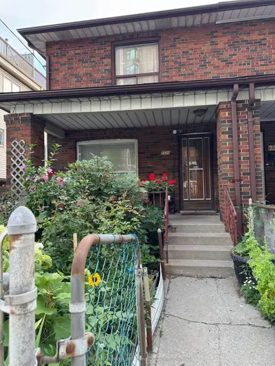 2330 Dufferin Street, Toronto, On M6e 3s4