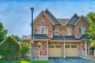 Condo Townhouse in Oakville