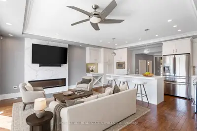 216 Rebecca Street, Oakville, On L6k 1j9