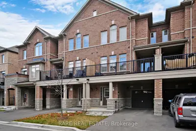 Att/Row/Townhouse in Brampton
