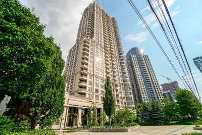 Condo Apartment in Mississauga
