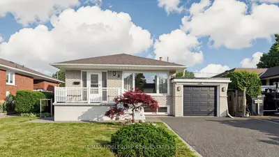 8 Summerfield Crescent, Toronto, On M9m 3x3