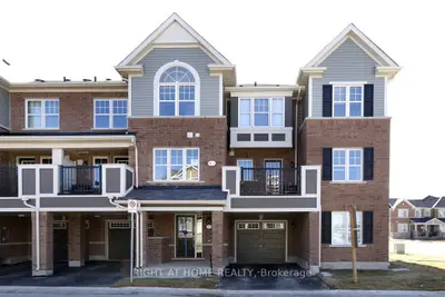 Att/Row/Townhouse in Milton