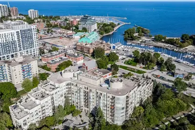 Condo Apartment in Oakville