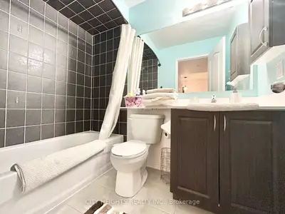 Condo Townhouse in Oakville