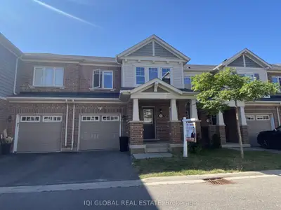 Att/Row/Townhouse in Milton