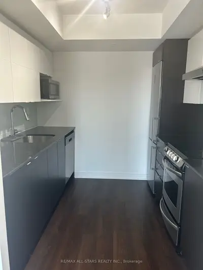 160 Flemington Road 1004, Toronto, On M6a 1n6