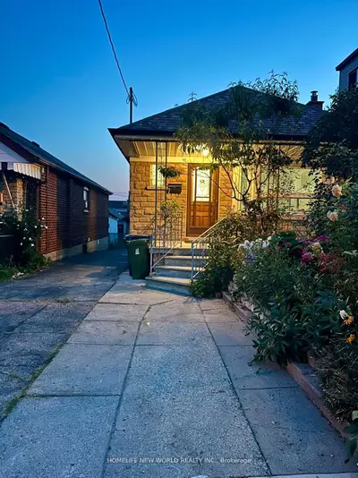 354 Kane Avenue Main, Toronto, On M6m 3p4
