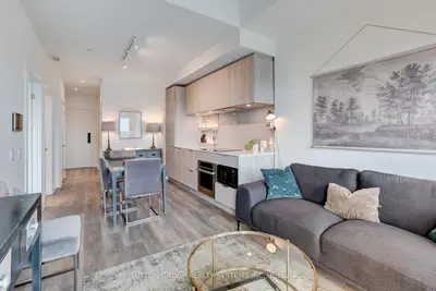 28 Ann Street 807, Mississauga, On L5g 3g1