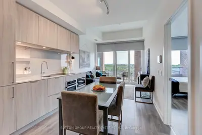 28 Ann Street 807, Mississauga, On L5g 3g1