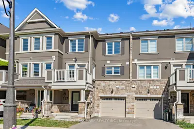 Att/Row/Townhouse in Oakville