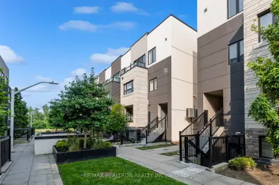Condo Townhouse in Burlington