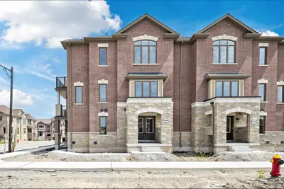 Att/Row/Townhouse in Milton