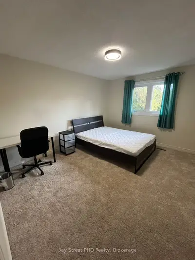 1746 Featherston Court Unit A, Mississauga, On L5l 3e3